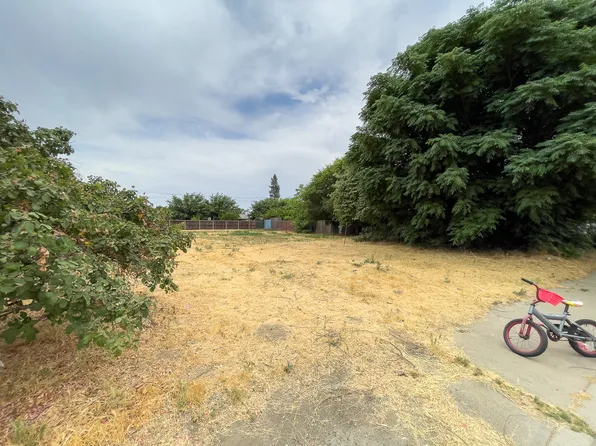 838 S Kern Avenue, Farmersville, CA 93223