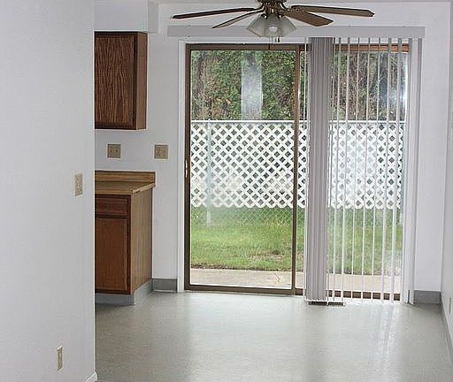 Dining area 1702