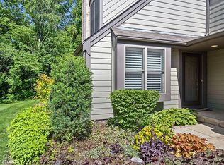 96 Whittington Crse, St Charles, IL 60174