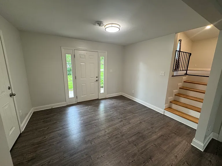 616 Cross Bridge Cir — Photo 2