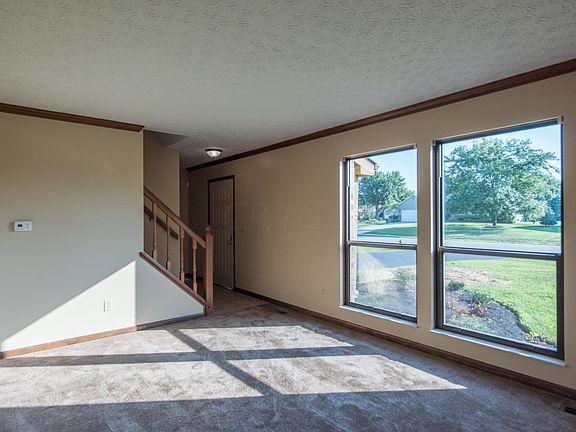 5th image of 9797 Meadow Wood Dr