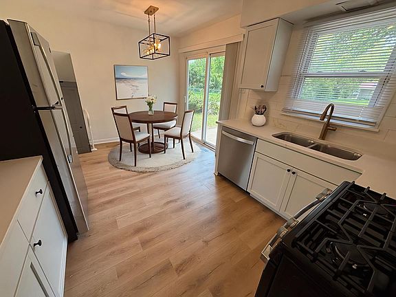 5th image of 17526 Hawthorne Dr
