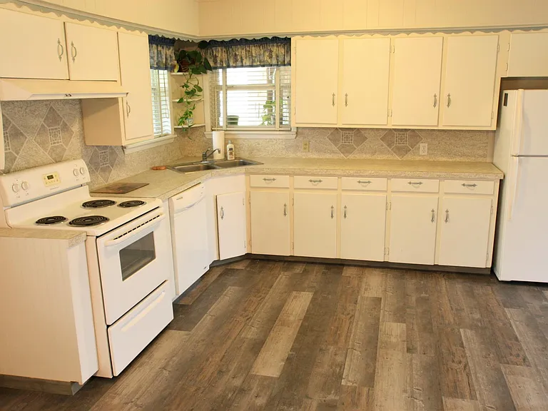 503 Hilliard Dr — Photo 9