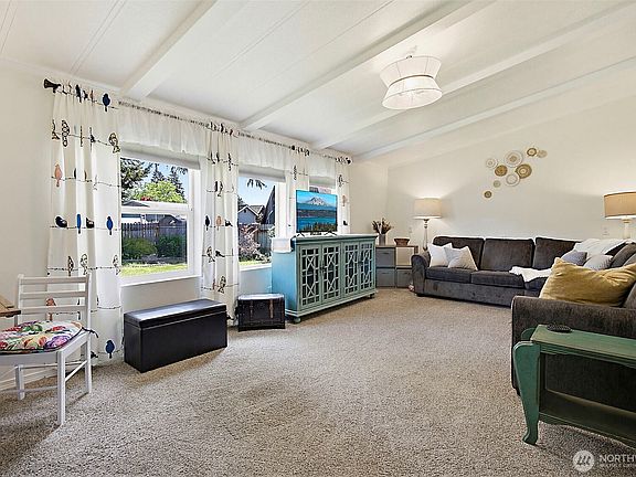 5th image of 11923 240th Avenue Ct E