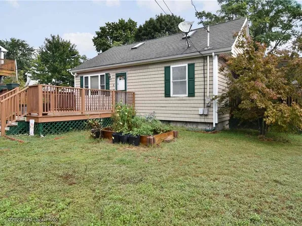 4 Hudson Ln, Warwick, RI 02886