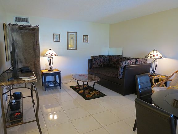 4th image of 122 Lyndhurst #F