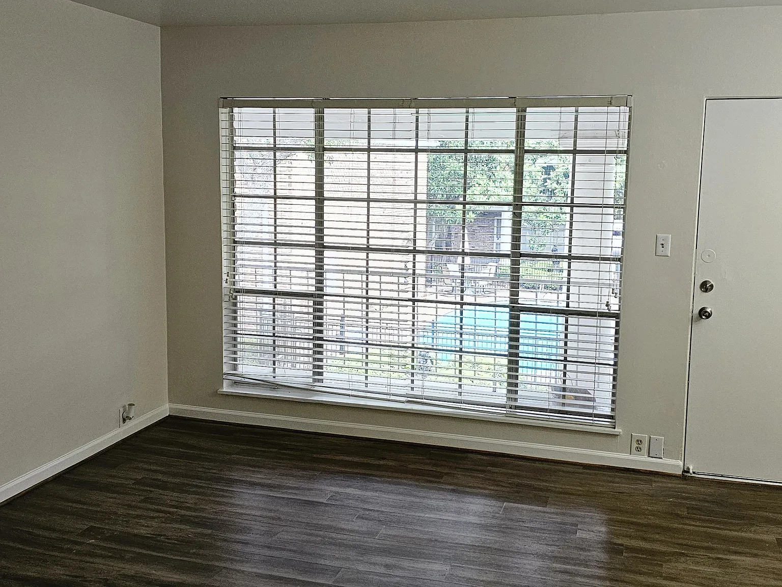 2201 Fountain View Dr — Photo 1