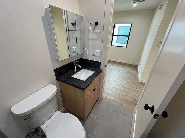Newly Remodeled 2 Bed 1 Bath Unit in PB — Photo 12