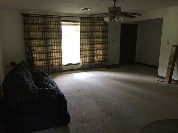 3rd image of 102 Riverwood Dr
