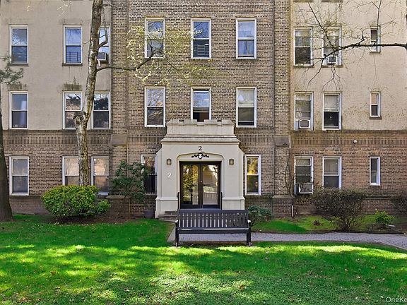 3rd image of 472 Gramatan Avenue #I1