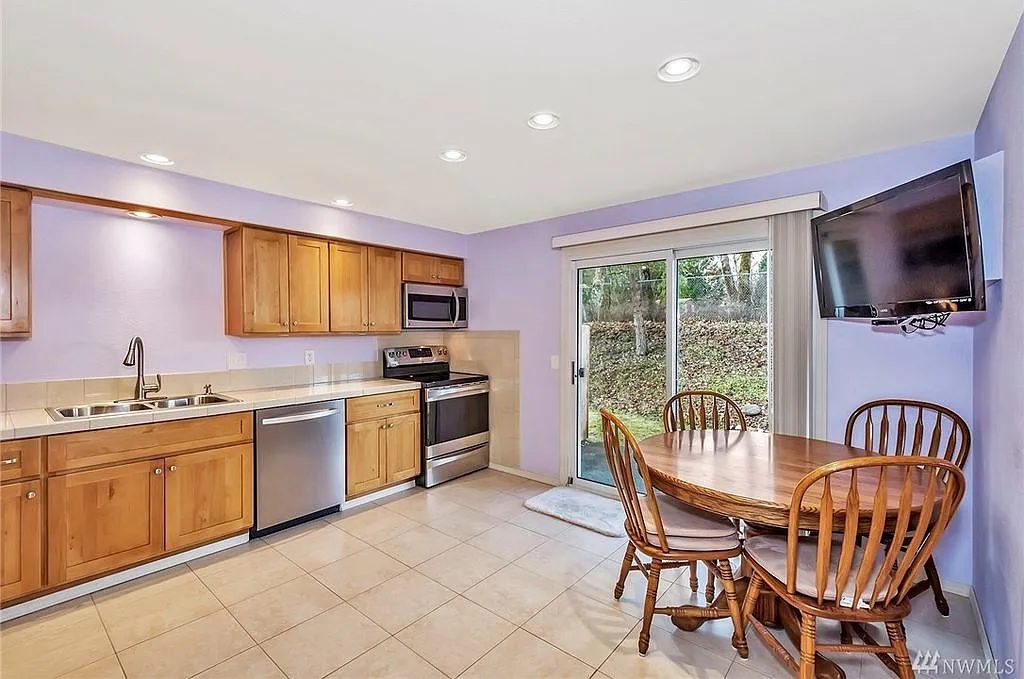 2 bed, 1.5 bath, 1100 sqft, $2,100 — Photo 1