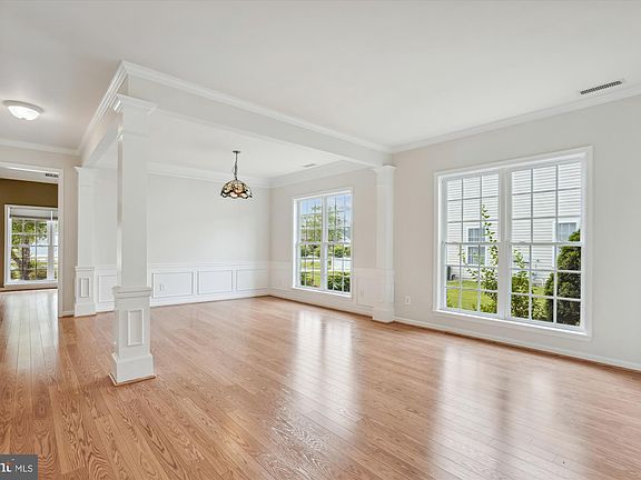 4th image of 29820 Dustin Ave