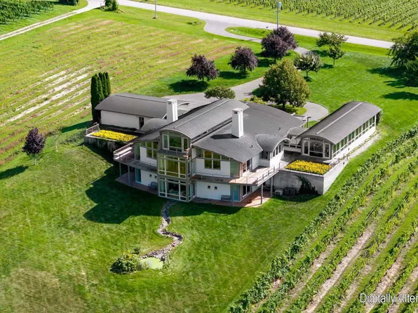 2721 Nelson Rd, Traverse City, MI 49686