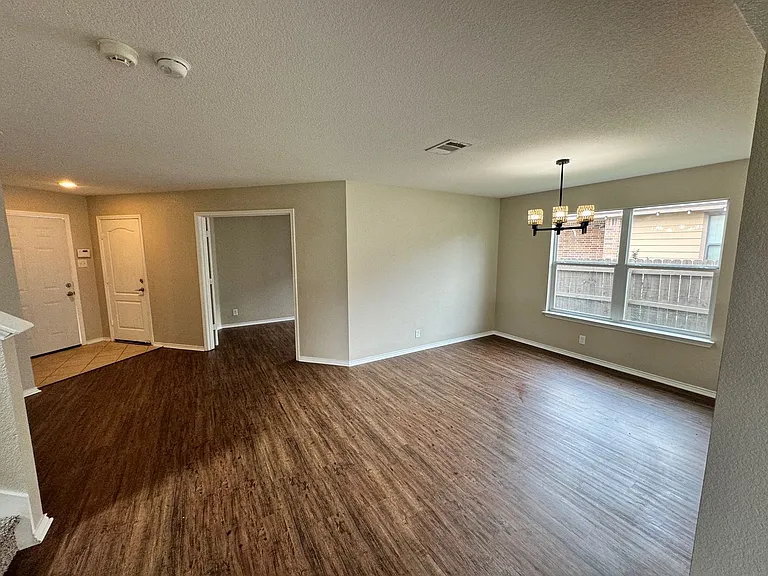 349 Tower Dr — Photo 8