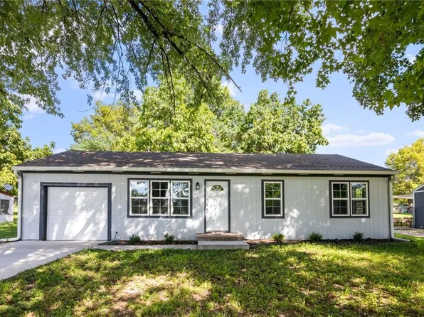 18621 S State Route D, Belton, MO 64012