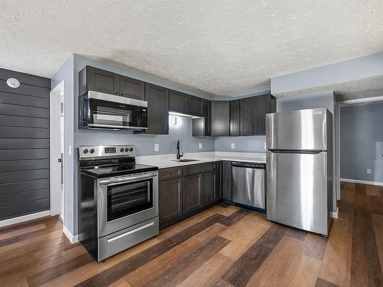 Cedar Dr — Photo 4