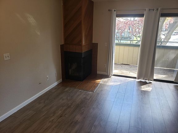 3rd image of 101 Del Verde Cir APT 4