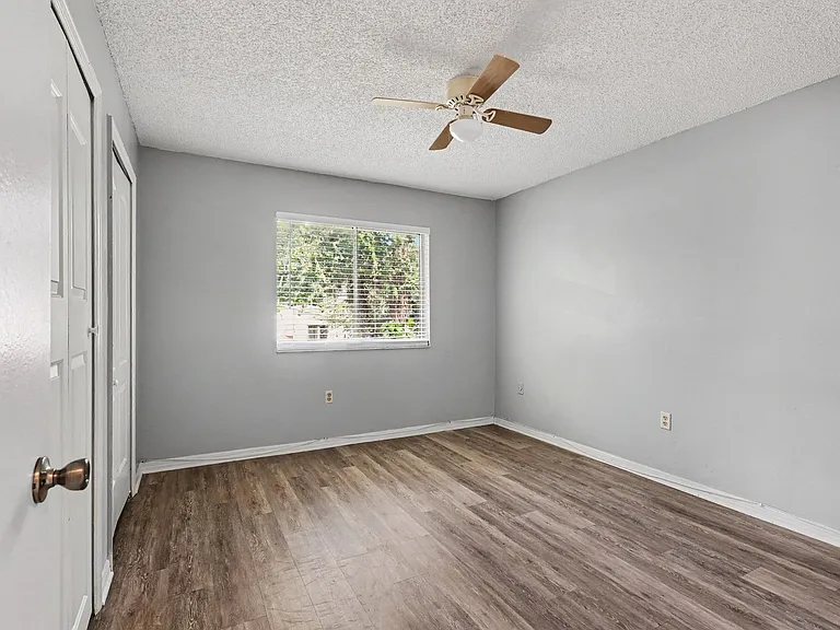 2280-2286 Fox Hollow Dr — Photo 10