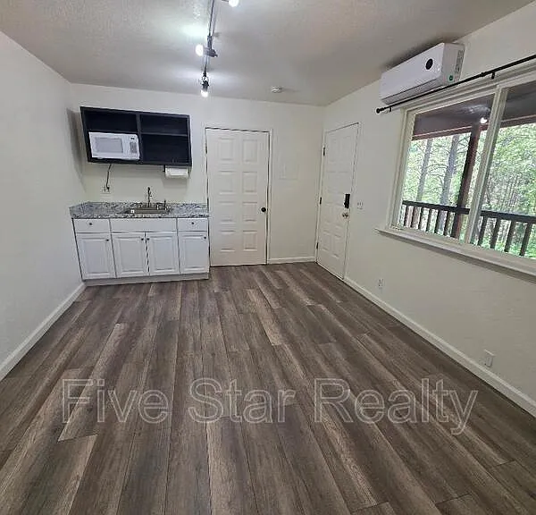 12896 Rices Crossing Rd #C — Photo 2