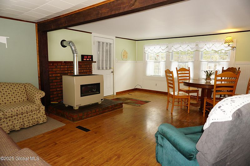4th image of 142 Crannel Road