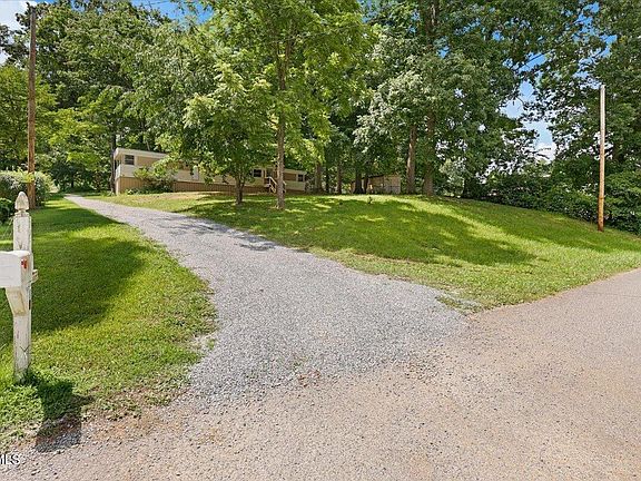 3rd image of 151 Hallborough Dr