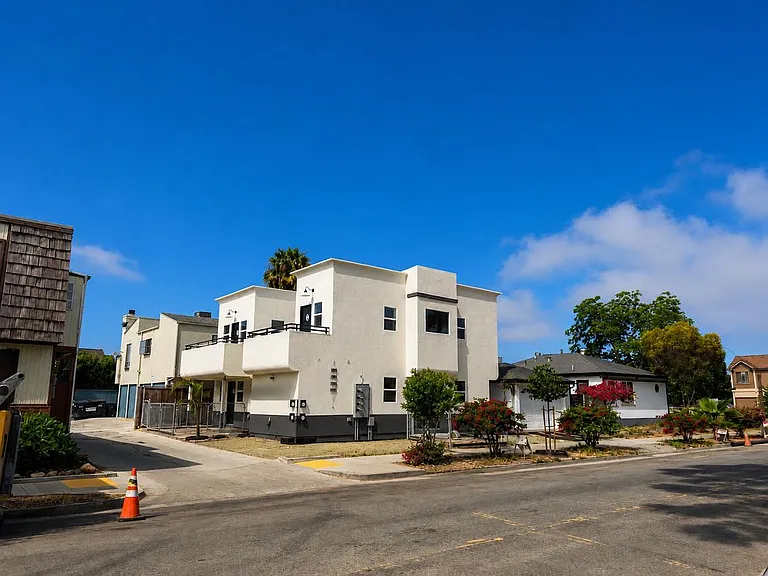 3443 Collier Ave — Photo 1