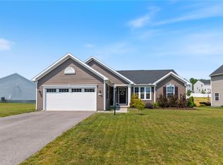 254 Longleaf Ln, Macedon, NY 14502
