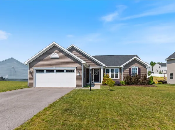 254 Longleaf Ln, Macedon, NY 14502