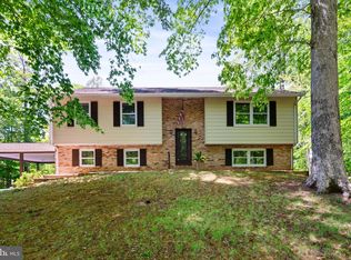 12020 Parkriver Dr, Manassas, VA 20112