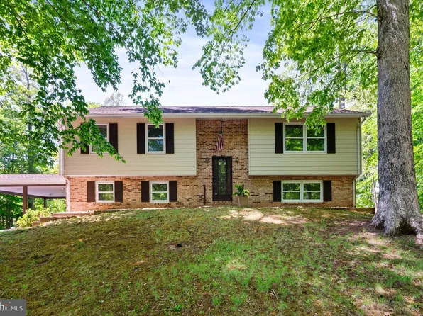 12020 Parkriver Dr, Manassas, VA 20112