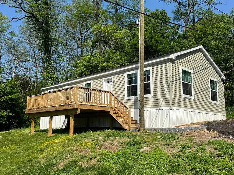 465-4 Royal Manor Rd — Photo 1