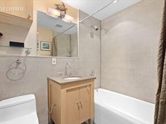 2nd image of 525 E 11th St APT 4E