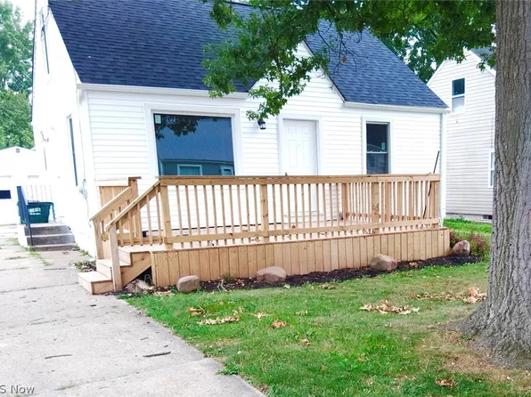 1356 Stratford St, Barberton, OH 44203