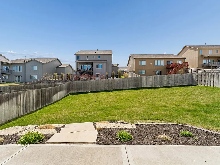 18615 Redwood St — Photo 15