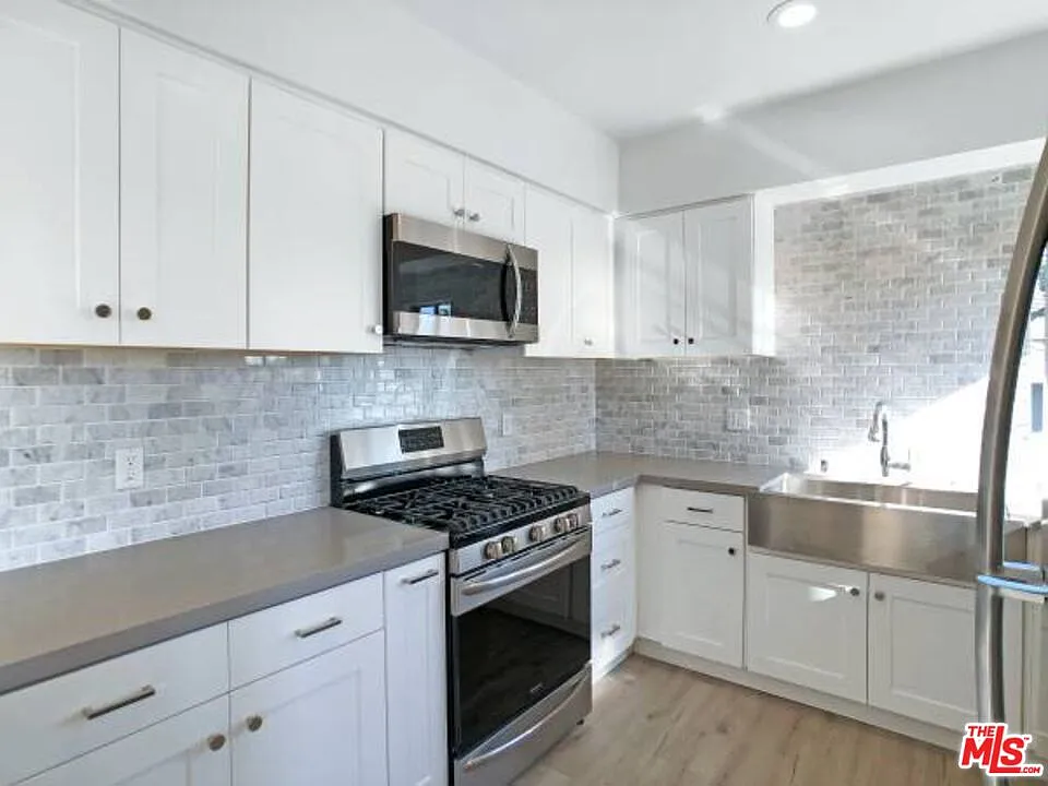 3 bed, 2.0 bath, 1150 sqft, $4,295 — Photo 2