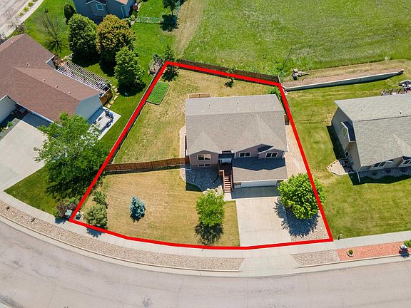 5th image of 755 Field View Dr