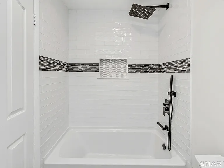 48 Crestwood Rd — Photo 31