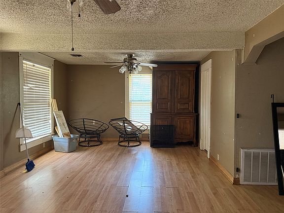 3rd image of 411 W 9th St