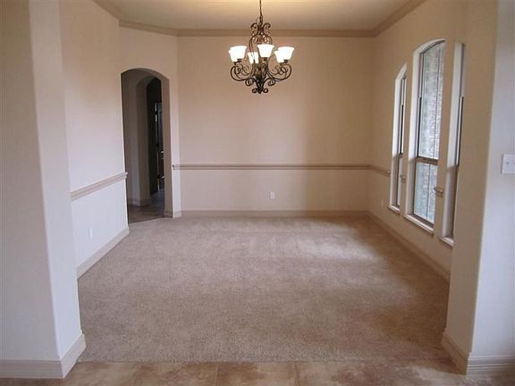 3rd image of 1912 Deerfield Dr