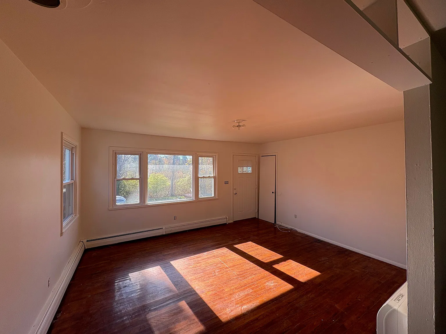 2 bed, 1.0 bath, 950 sqft, $1,900 — Photo 1