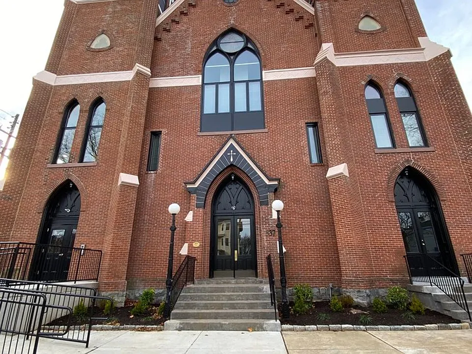 537 High St