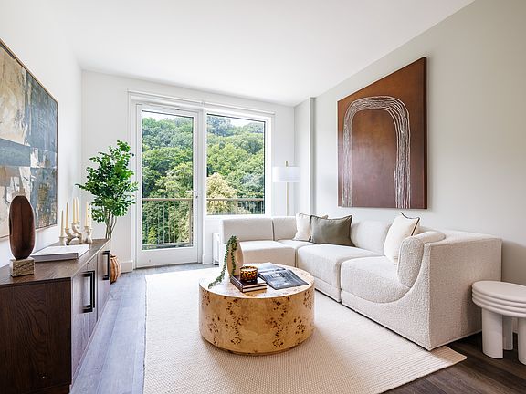 2nd image of 4568 Broadway #6F