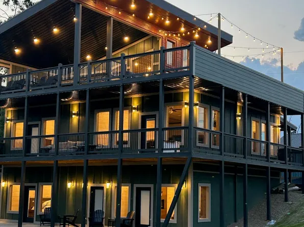 804 Crestwood Ln, Gatlinburg, TN 37738