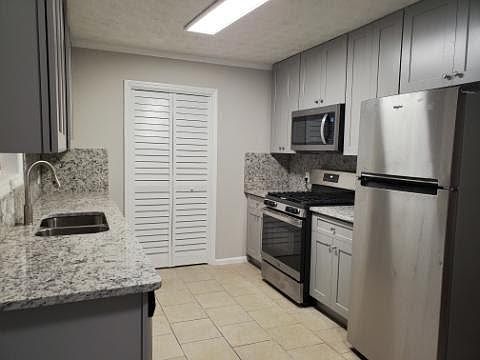 5th image of 2111 Valley Oaks Dr SE