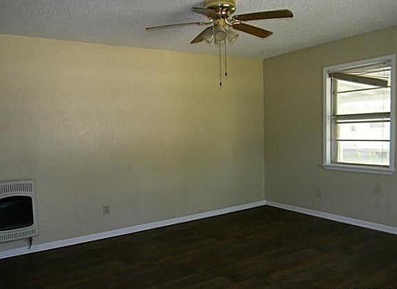 3rd image of 115 S Railroad Ave