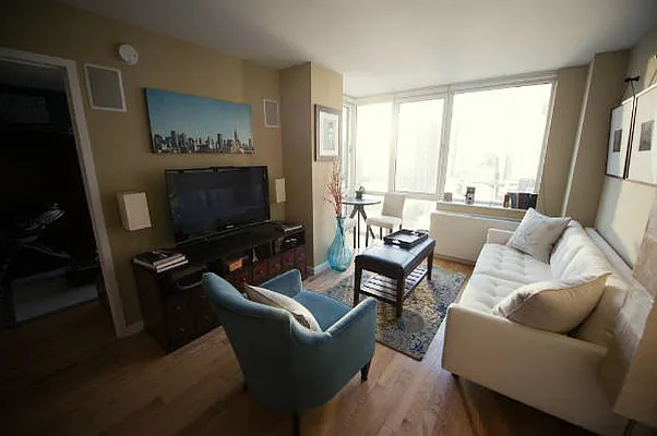 Rented by Level Group | media 31