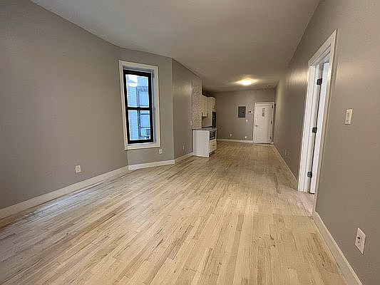 3rd image of 165 E 90th St APT 3C