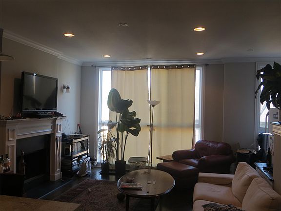 3rd image of 718 N Throop St #2