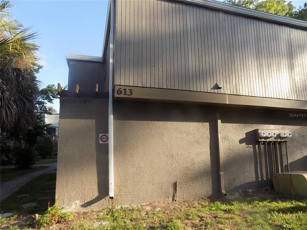 613 SW 75th St — Photo 3