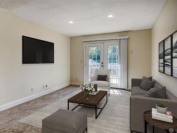 3rd image of 3496 Palm Dr